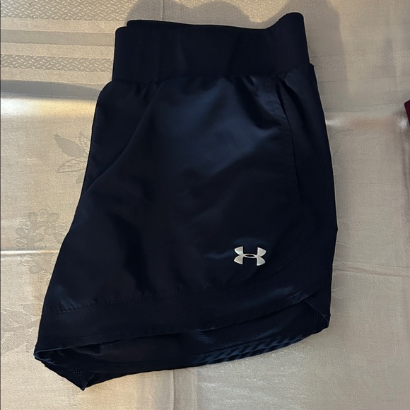 Lot of 3 pair Under Armour shorts.
Navy/Maroon/Blue
Like new condition.No flaws - Picture 4 of 7